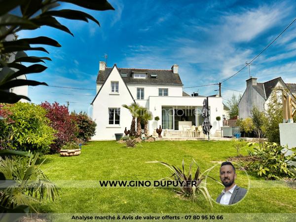 BANNALEC CENTRE – MAISON RÉNOVÉE – 160 M² – 3 SUITES – SOUS-SOL – JARDIN 555 M² – EXTENSION RT 2020

A 10 MINUTES DE ROSPORDEN

Maison entièrement rénovée située en plein cœur de Bannalec, avec accès immédiat aux commerces, écoles et services.
Un emplacement permettant une vie quotidienne à pied.

D’une superficie habitable d’environ 160 m², (env 188m² au sol) sur une parcelle de 555 m², cette maison offre des volumes confortables et une rénovation complète intégrant une extension récente aux normes RT 2020.

Se composant ainsi :

Rez-de-chaussée :

Cuisine moderne, aménagée, équipée et ouverte
Salon séjour spacieux et lumineux
Suite parentale avec wc et douche
Buanderie

À l’étage :

Deux suites parentales supplémentaires (une par niveau)
avec wc + douche + dressing au 1er et wc + douche au 2nd

Sous-sol :

Salle de cinéma
Espaces complémentaires (stockage / technique)

Extérieurs :

Jardin aménagé
Grande terrasse exposée plein sud 
Stationnement pour plusieurs véhicules
Garage indépendant
Abri de jardin

Prestations :

Rénovation complète 
Extension récente norme RT 2020
Maison fonctionnelle et très bien distribuée
Superbe finitions

Ce qu’il faut retenir :

Maison clé en main, volumes généreux, organisation idéale pour une vie familiale ou un projet nécessitant plusieurs espaces nuit indépendants.

DPE : C

- - - Visite uniquement sur rendez-vous - - - 

Contact : Gino DUPUY - BSK Immobilier 
Votre Conseiller Immobilier sur Quimper et alentours. 
Avis de valeur OFFERT dans tout le Finistère Sud. 

>>> GINODUPUY.FR <<<

 _________________________________________________ 

VENTE IMMOBILIÈRE – QUIMPER & Alentours
Échangeons sur votre projet, sans engagement, pour définir la meilleure stratégie de vente. 

APPORTEURS D'AFFAIRES 
Vous connaissez quelqu'un qui souhaite vendre ou acheter ? Un simple message suffit pour initier un contact, je m'occupe du reste.
 Rémunération attractive. 

COLLABORATION INTERCABINET
Discutons volontiers d'un partage de mandat ou d'un acheteur en recherche.
 _________________________________________________

Honoraires charge vendeur : aucun frais d'agence pour vous.
Le prix affiché est votre prix final hors frais de notaire.

((( GINO DUPUY . FR )))