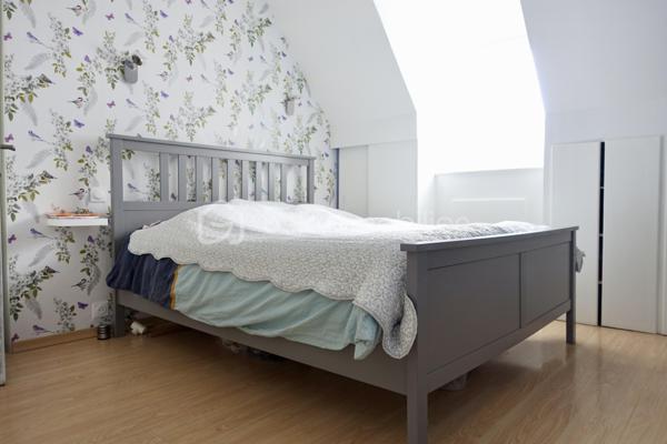 Kate GUIGNEUX vous propose - EN EXCLUSIVITE - ce pavillon familial, dans lequel vous n'aurez qu'à déposer vos bagages, implanté sur une parcelle d'environ 500 m2, avec jardin clos. 

Le bien se compose comme suit :
- Au RDC, vous trouverez une entrée fonctionnelle, des WC séparés, une belle chambre avec sa baignoire et son lavabo privatifs, un grand salon / séjour avec son poêle à bois, une cuisine dinatoire aménagée / équipée, une buanderie bien pensée et un grand garage. 
- A l'étage, se trouvent 4 belles chambres (10 à 14 m2 environ), une salle d'eau avec deux vasques, des rangements et un WC.

Informations complémentaires : Chauffage électrique + poêle à bois, place de parking supplémentaire, environnement résidentiel calme et agréable à vivre.

Contactez-moi pour échanger sur votre projet et fixer éventuellement une visite :-)