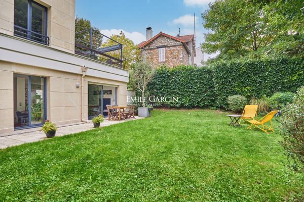 A vendre - Appartement avec jardin - Saint Cloud - 5 pièces - 3 chambres -  Parkings
