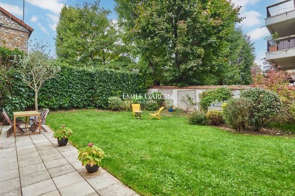 A vendre - Appartement avec jardin - Saint Cloud - 5 pièces - 3 chambres -  Parkings