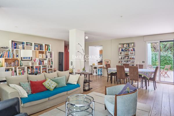 A vendre - Appartement avec jardin - Saint Cloud - 5 pièces - 3 chambres -  Parkings