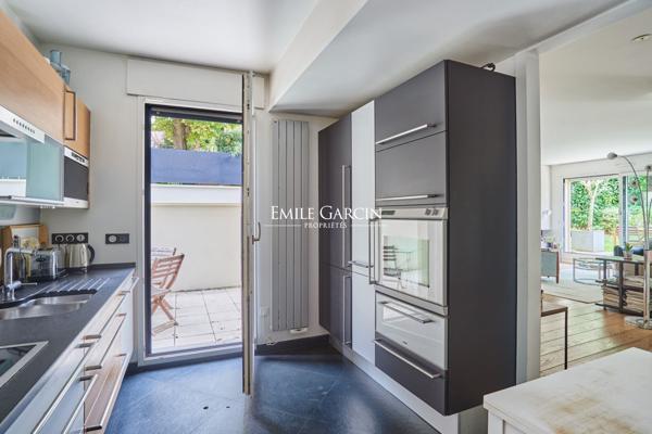 A vendre - Appartement avec jardin - Saint Cloud - 5 pièces - 3 chambres -  Parkings