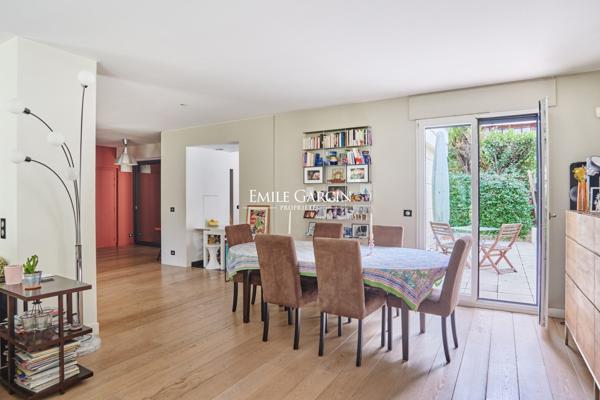 A vendre - Appartement avec jardin - Saint Cloud - 5 pièces - 3 chambres -  Parkings
