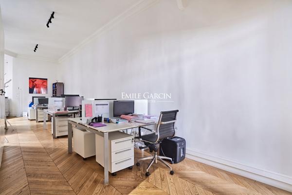 A vendre - Bureaux-appartement - 75017- Paris - Parc Monceau - Prony - 240 m²