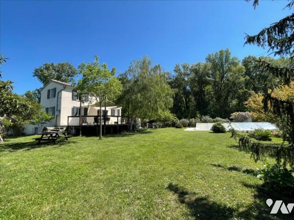Maison 98 m² sur terrain arboré de 6 440 m² avec piscine