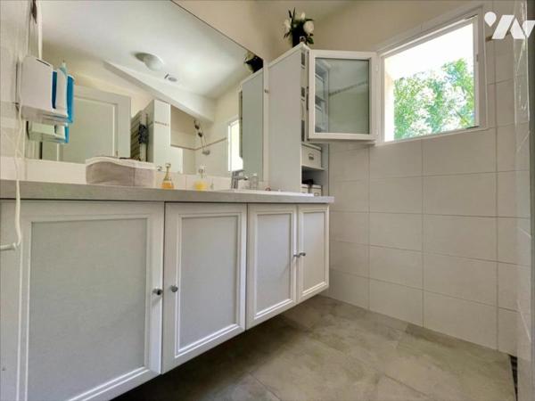 Maison 98 m² sur terrain arboré de 6 440 m² avec piscine