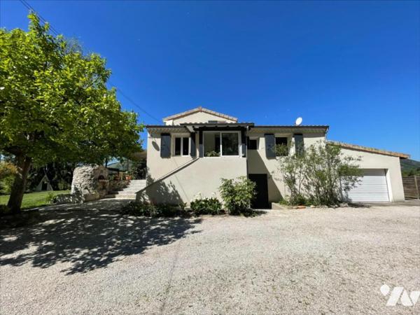 Maison 98 m² sur terrain arboré de 6 440 m² avec piscine