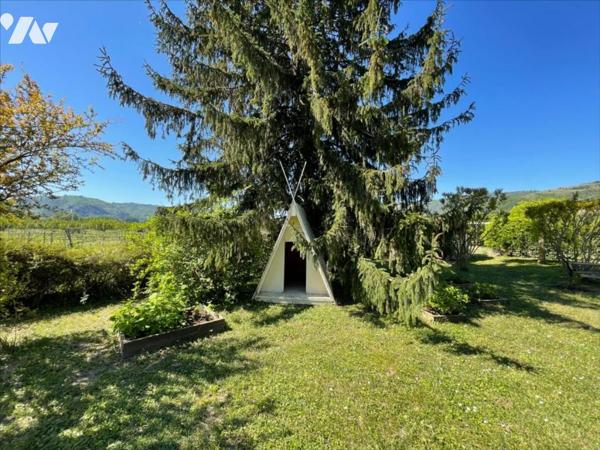 Maison 98 m² sur terrain arboré de 6 440 m² avec piscine