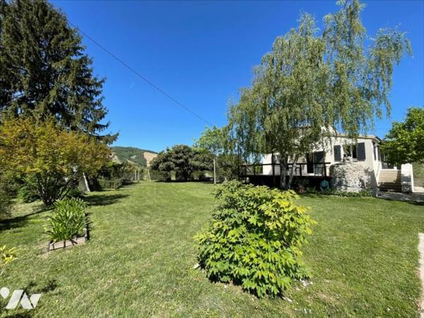 Maison 98 m² sur terrain arboré de 6 440 m² avec piscine