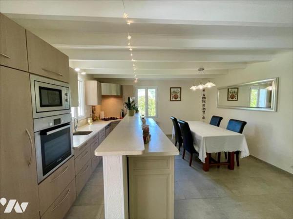 Maison 98 m² sur terrain arboré de 6 440 m² avec piscine