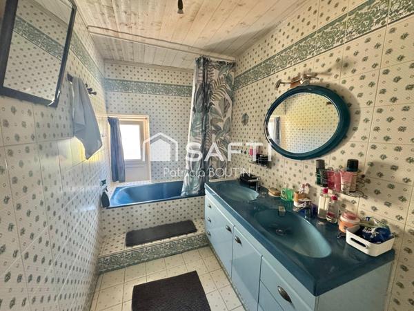 MAISON 4 CHAMBRES + COMMERCE A FONTENAY LE COMTE