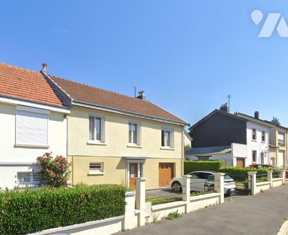 Une maison  à usage d'habitation, située à CHARLEVILLE-MEZIERES (08000), 2 bis rue Baudelaire