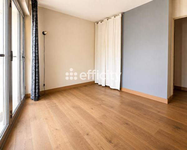 Appartement
         4 pièces
        - 106 m² 549 000 € *