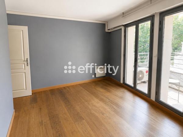 Appartement
         4 pièces
        - 106 m² 549 000 € *