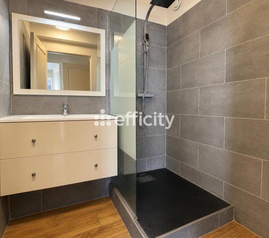 Appartement
         4 pièces
        - 106 m² 549 000 € *