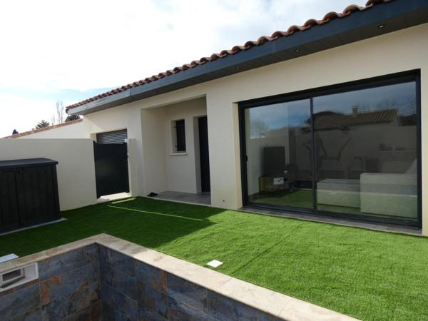 Villa plain pied 100m² 3 chambres sur terrain de 214m² avec piscine et garage