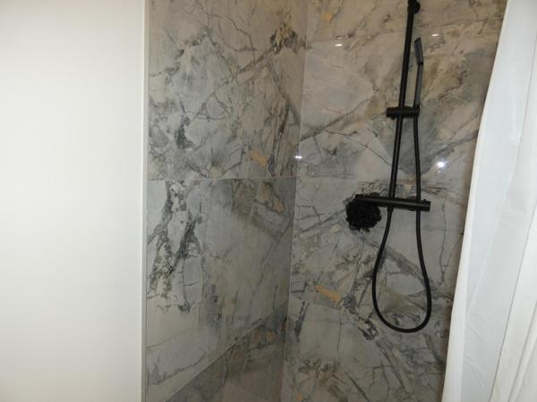 Villa plain pied 100m² 3 chambres sur terrain de 214m² avec piscine et garage