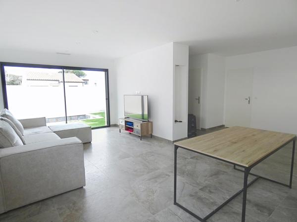 Villa plain pied 100m² 3 chambres sur terrain de 214m² avec piscine et garage