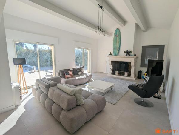 Magnifique villa avec vue sur la Tour de Constance
