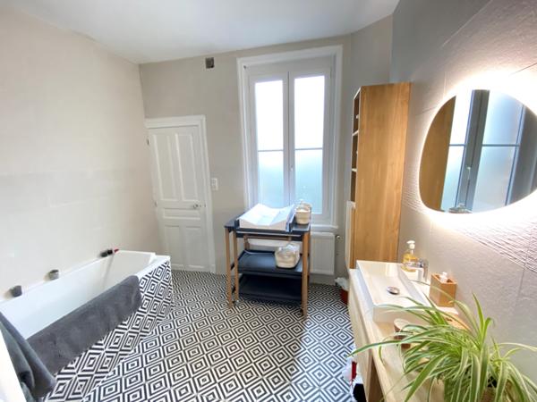 Maison Saint Quentin 8 pièce(s) 185 m2