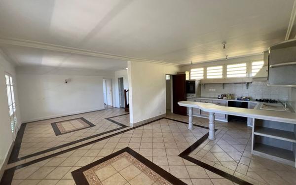 Maison à louer    5 pièces •  Saint-Denis