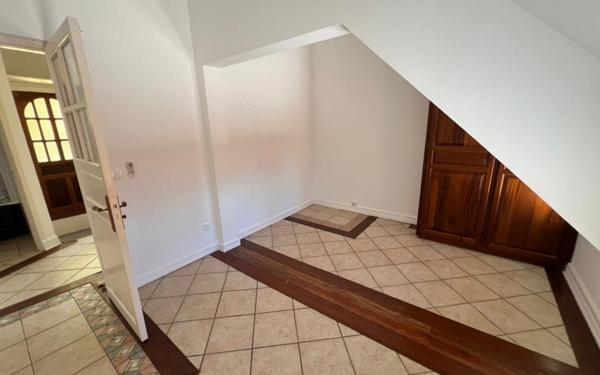 Maison à louer    5 pièces •  Saint-Denis