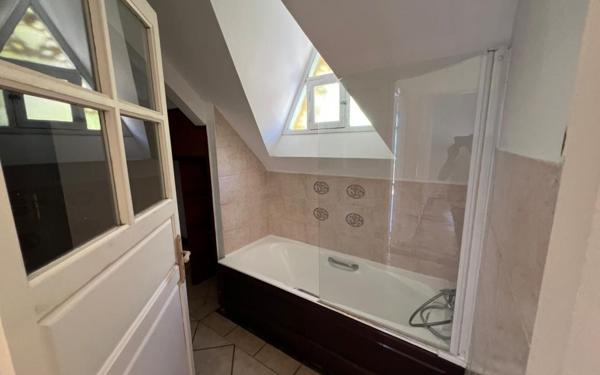 Maison à louer    5 pièces •  Saint-Denis