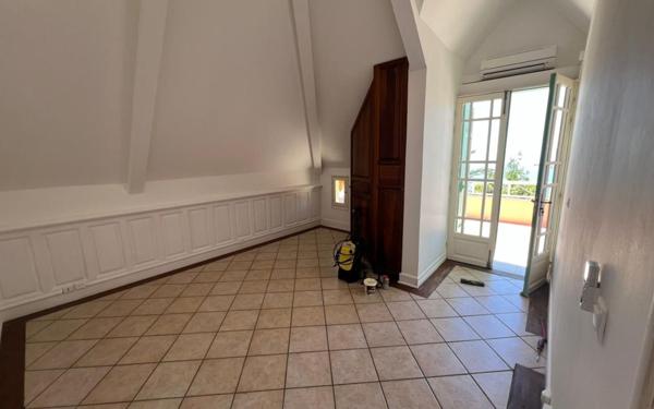 Maison à louer    5 pièces •  Saint-Denis