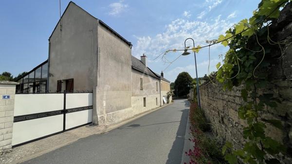 Maison en tuffeau à fort potentiel, dans un cadre calme et touristique