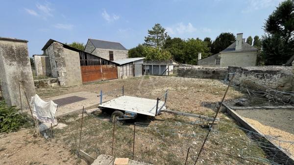 Maison en tuffeau à fort potentiel, dans un cadre calme et touristique