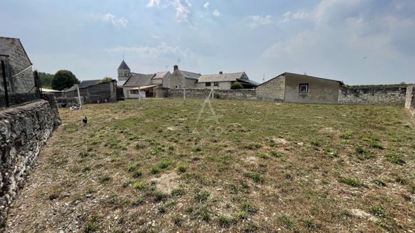 Maison en tuffeau à fort potentiel, dans un cadre calme et touristique