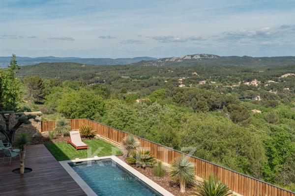 AIX-EN-PROVENCE VILLA CONTEMPORAINE  272 m2, 5 CHAMBRES, VUE SAINTE-VICTOIRE