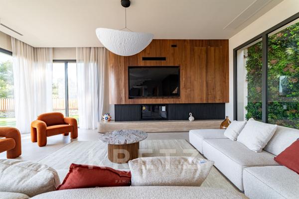 AIX-EN-PROVENCE VILLA CONTEMPORAINE  272 m2, 5 CHAMBRES, VUE SAINTE-VICTOIRE