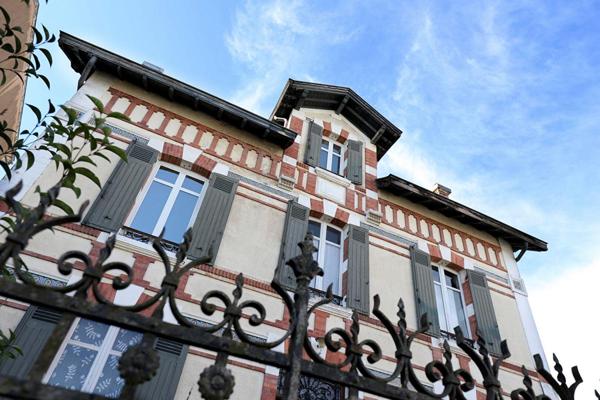 Maison de maître centre ville de  DAX  8 pièce(s) 224 m2