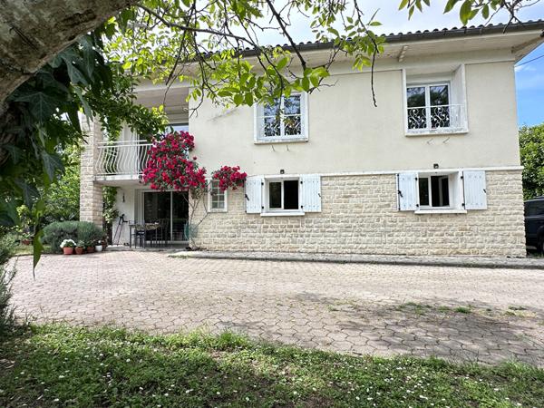 16440 ROULLET SAINT ESTEPHE Charmante Maison Familiale avec Jardin à Roullet-Saint-Estèphe