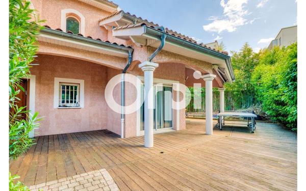 Maison à vendre    7 pièces • 220 m2 Bron