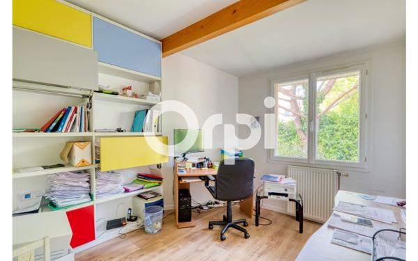 Maison à vendre    7 pièces • 220 m2 Bron
