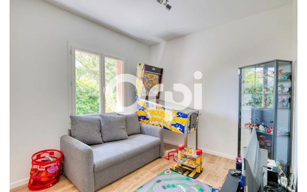 Maison à vendre    7 pièces • 220 m2 Bron