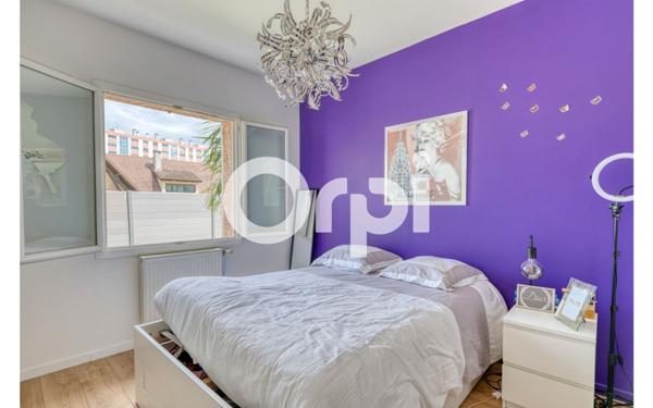 Maison à vendre    7 pièces • 220 m2 Bron