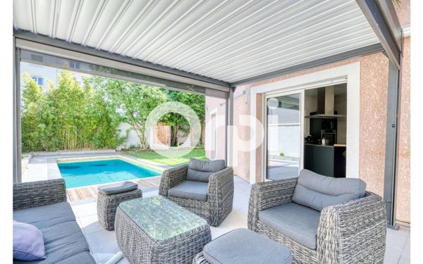 Maison à vendre    7 pièces • 220 m2 Bron