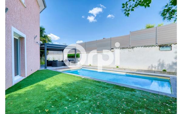 Maison à vendre    7 pièces • 220 m2 Bron