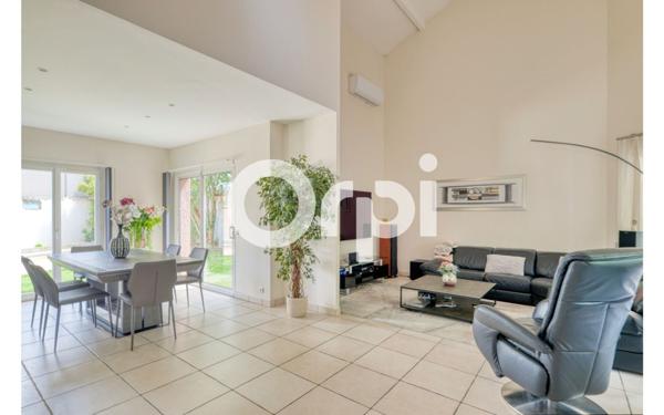 Maison à vendre    7 pièces • 220 m2 Bron