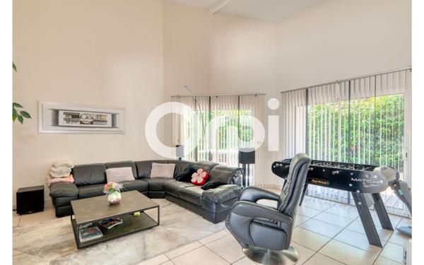 Maison à vendre    7 pièces • 220 m2 Bron