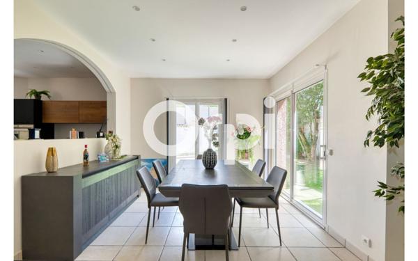 Maison à vendre    7 pièces • 220 m2 Bron