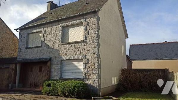 Maison proche des écoles et des commerces comprenant :
Entrée, séjour de 45m², cuisine et wc s...