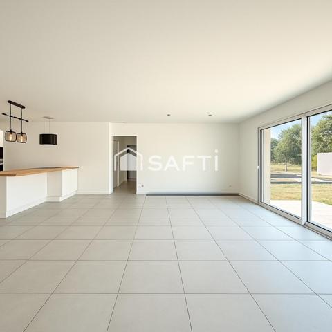 Élégance et confort à Palaja : superbe maison contemporaine 4 faces avec piscine, jardin et garage privé.