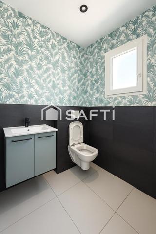 Élégance et confort à Palaja : superbe maison contemporaine 4 faces avec piscine, jardin et garage privé.