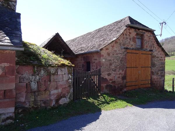 Mouret - Corps de ferme en grès rouge (voisinage) terrain  de 3 616 m² à 16 057 m² - 159 212