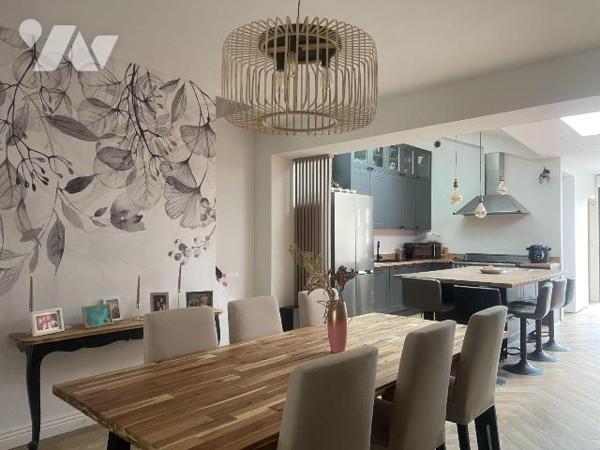EN EXCLUSIVITE - A VENDRE A BAILLEUL, dans la Nord (59) : MAISON DE VILLE AVEC TERRASSE, DEPEND...