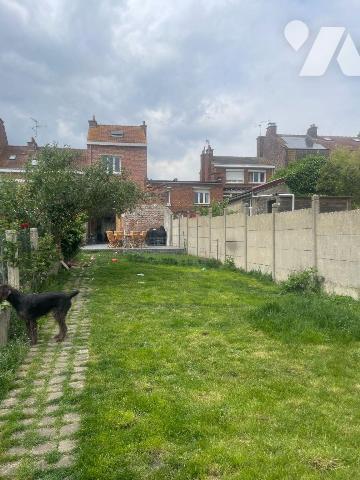 EN EXCLUSIVITE - A VENDRE A BAILLEUL, dans la Nord (59) : MAISON DE VILLE AVEC TERRASSE, DEPEND...